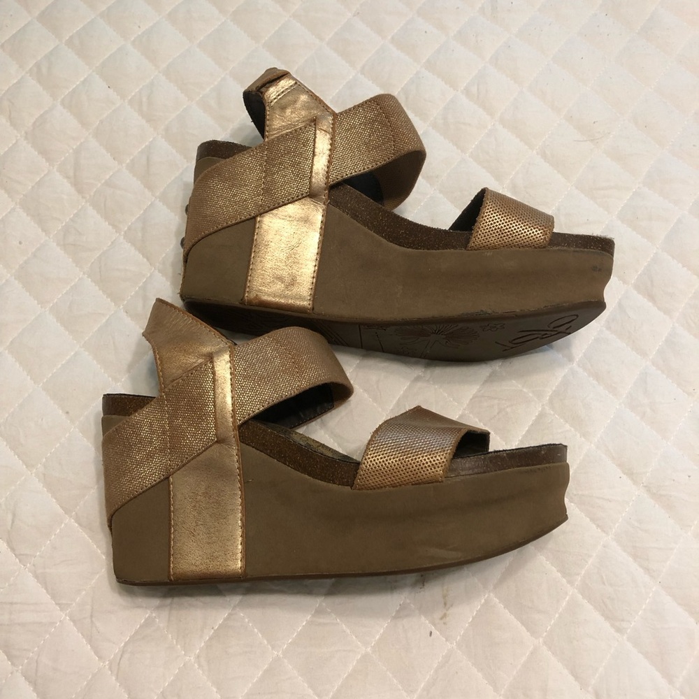 Gold Boutique Comfy Wedges